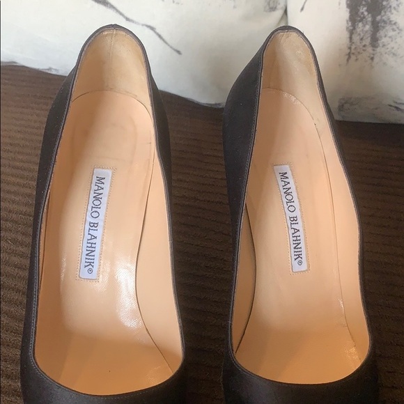 Manolo Blahnik black satin pumps - Picture 5 of 15